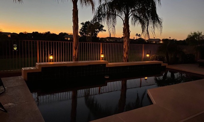 Coyote Lakes Maison | Private Pool on the Golf Course in Surprise
