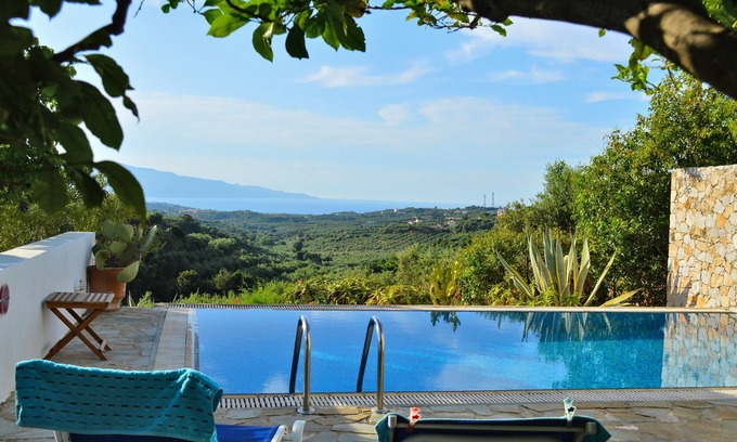 Platanias Villa | Piscine privée ★ Cuisine extérieure + BBQ ★ Vue sur la mer