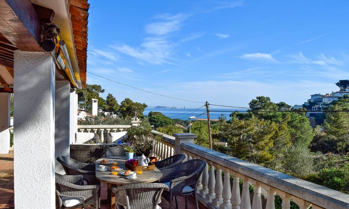 Pals Villa | Piscine privée, vue sur la mer, à seulement 700 m. de la plage.