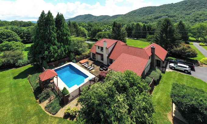 Fletcher Maison | Private Pool, Sleeps 14, Game Room, Hot Tub