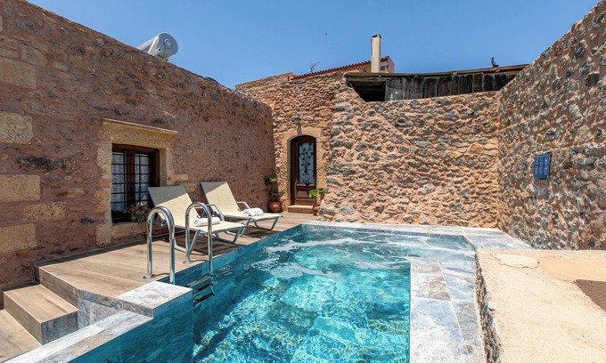Astratigos Villa | Piscine partagée ★ Stone Villa ★ BBQ et Wifi ★ Jacuzzi