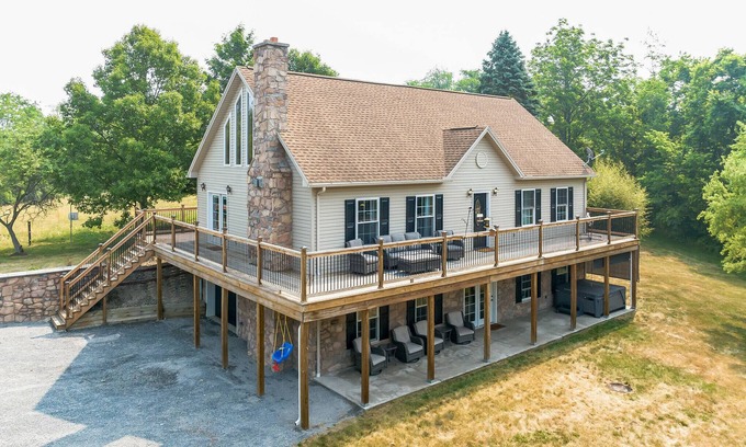 Port Royal Cabine | Private property + Hot tub + King bed + Game Room + Toy Room