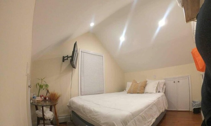 Bay Shore Appartement | Private Queen BedRm, Events, PetPally, LTR, MTR, STR