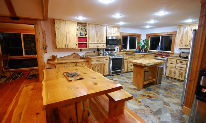 Ashford Maison | Private & Relaxing Getaway in Paradise Estates with pool!