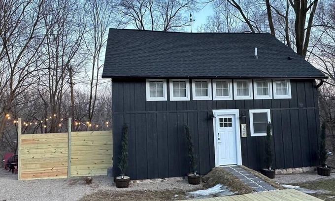 Village of Princeton Cabine | Private Riverfront, Converted Barn *EV Charger*