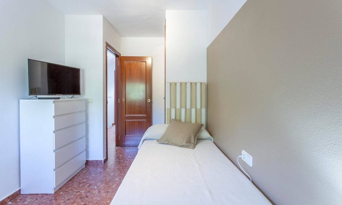 Burjasot Station Balnéaire | Chambre privée ∙ 1 chambre ∙ 1 personne