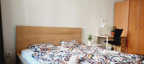 Bubenec Appartement | Private room 30 min nice walk to old center B