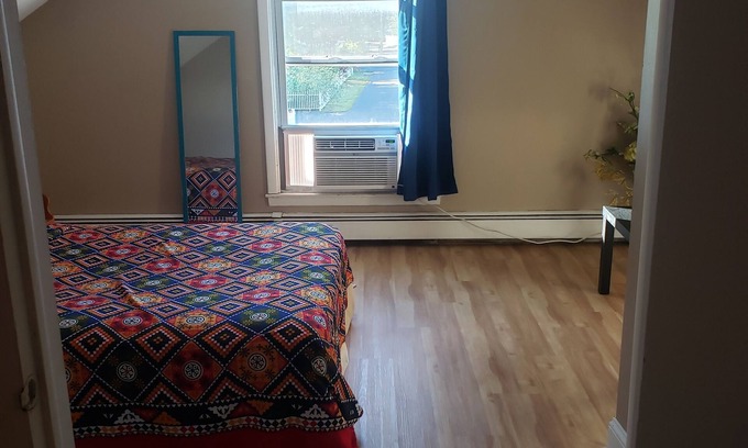 Newtonville Appartement | Private room avail. in safe and quiet neighborhood.