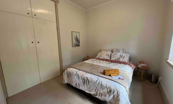 McKinnon Appartement | Private Room in cosy house - 5min from Station