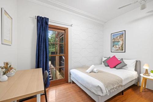 Gordon Maison | Private Room in Gordon near Train & Bus - Sleeps 2