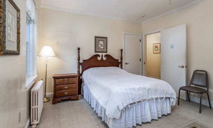 Lancaster Maison | Private Room in Grand Estate w/ Separate Entrance