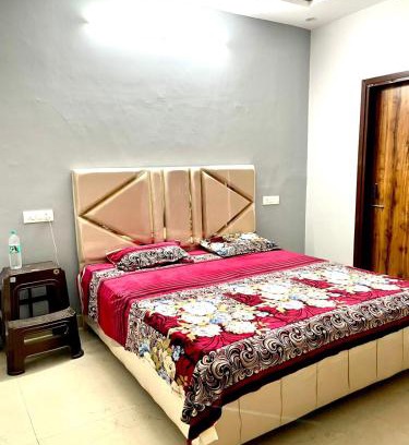 Kharar Maison | Private Room in Peaceful Flat Attached Washroom