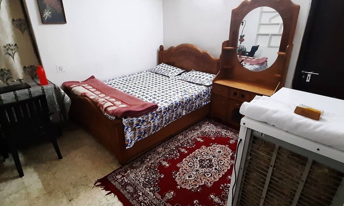 Mehdipatnam Maison | Private room with attached bathroom