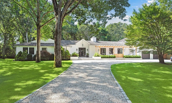 North Haven Maison | Private Sag Harbor estate on expansive property with sprawling manicured lawns