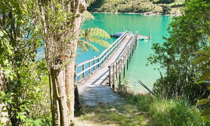 Saint Omer Maison | Private seaside cottage with boat only access.