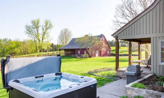 Stillwater Autre | Private secluded home on 40 acres 3 miles from downtown Stillwater with hot tub