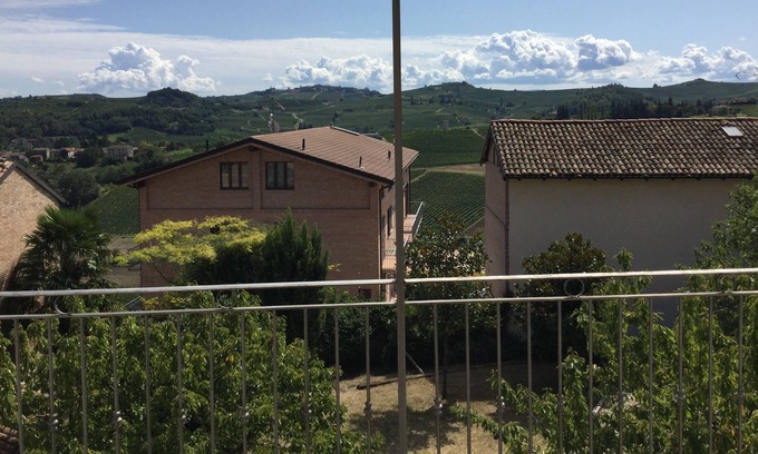 Fontanile Lit Et Petit-Déjeuner | Private self contained suite w/terrace and vineyard views.