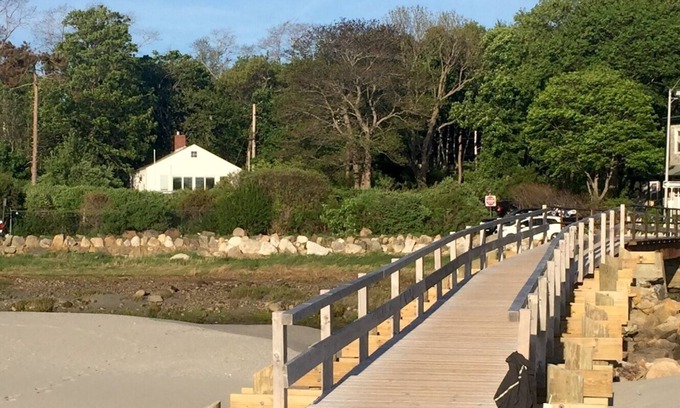 Gloucester Cottage | Privé, emplacement Landmark, Single Family Beach House