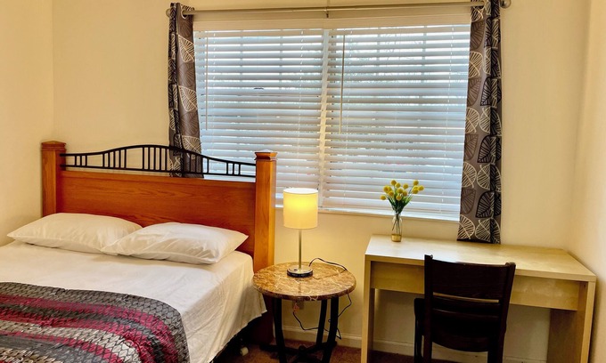 Four Corners Maison | Private Single room next to Airport and Lake