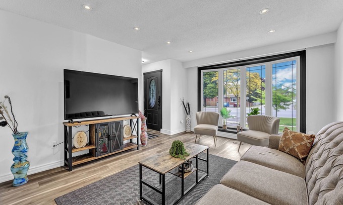 Hamilton Maison | Private & Spacious 6BR Home ~ Hamilton ~ Comfort