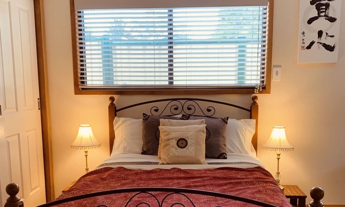 Umina Beach Cabine | Private, spacious & sparkling clean studio with ensuite at Umina Beach