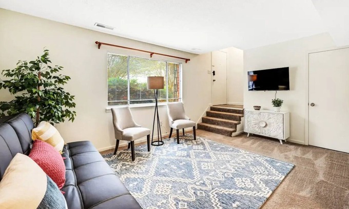 Alabaster Copropriété | Private & Spacious Townhome South of Birmingham!