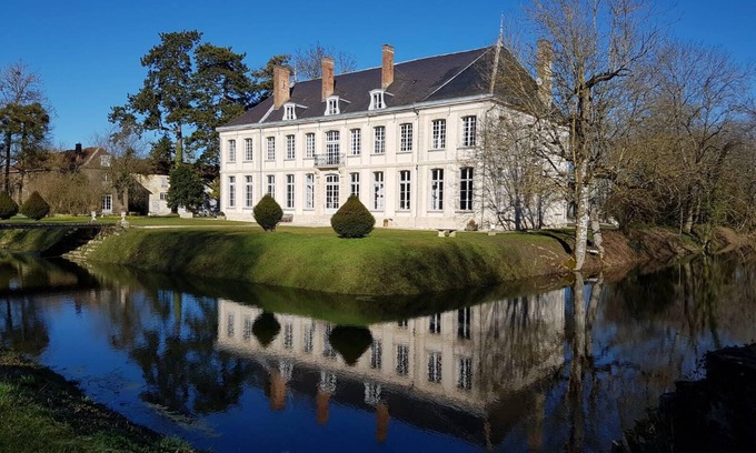 Isle-sur-Marne Maison | Séjour privé dans un château du XVIIIè