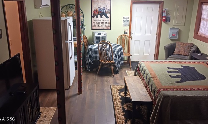 Newland Maison | Private Master Suite w/Laundry, Cooking, River Access, Storage, Large Dogs OK.
