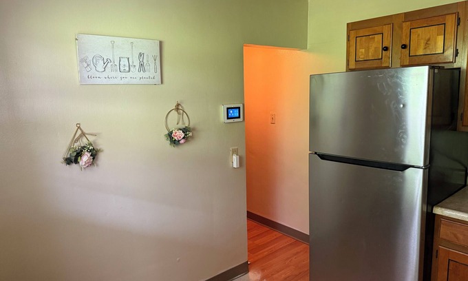 Marshall-Shadeland Appartement | Private Studio Wi-Fi & Streaming