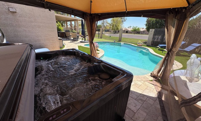 Desert Harbor Appartement | Modern Studio in Peoria with Private Pool, Hot Tub, Cabana, Fire Pit and more