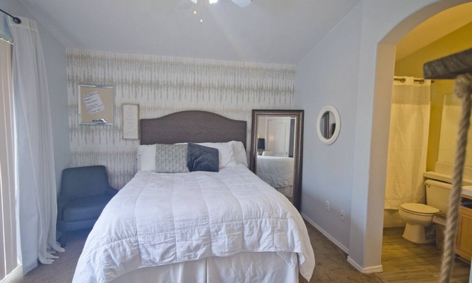 Greenacres Maison | Private Suite with private entrance in quite SW area pets ok!