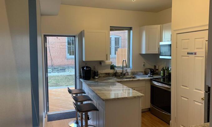 Downtown Wilmington Maison | Private townhouse near downtown and state park