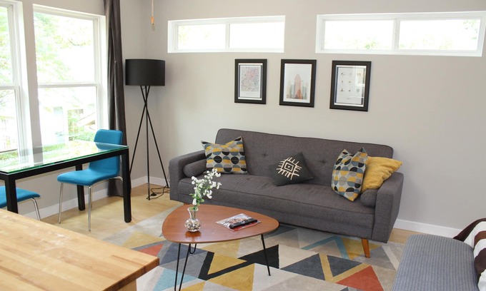 Cherrywood Appartement | Loft privé dans les arbres, à pied jusqu'à l'UT, à quelques minutes du centre-ville