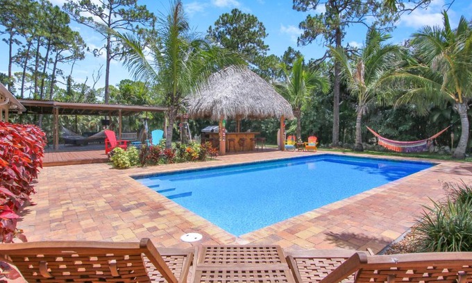 Hunt Club Maison | Private Tropical Paradise Guesthouse!
