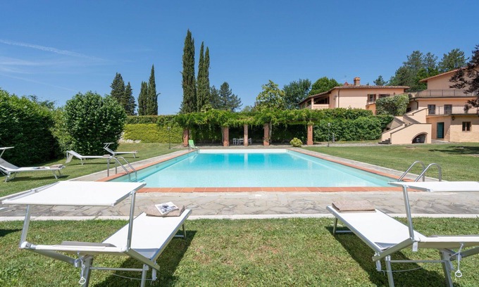 Vicchio Villa | Merveilleuse maison de vacances privée avec bain à remous, WIFI, sauna, piscine privée, TV, patio