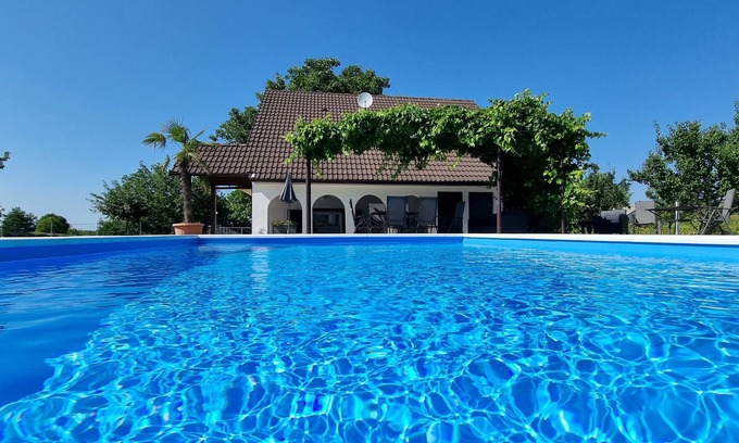 Balatonkiliti Maison | private vacation home for 8-10 pers., swimming pool, air-conditioning