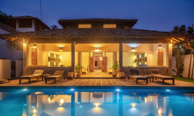Hikkaduwa Villa | VILLA PRIVÉE pour 6 personnes avec piscine directement sur la plage de rêve d'Ambalangoda