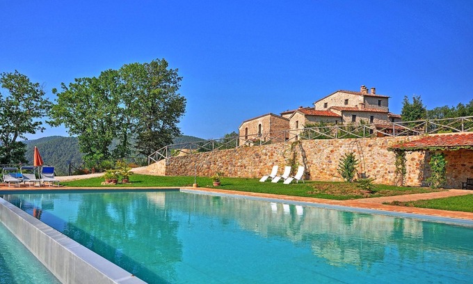 Monticiano Villa | Maison de vacances privée avec WIFI, piscine, sauna, climatisation, bain à remous, TV, patio