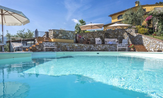 Casalguidi Villa | Villa privée avec 3 chambres et 3 salles de bains. Piscine, A / C et WiFi!