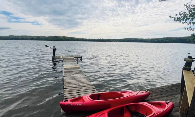 Sabattus Maison | PRIVATE WATERFRONT DOG FRIENDLY LAKE HOUSE