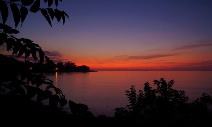 Toledo Cottage | Private WATERFRONT ROOM W/ Private deck in SHARED COTTAGE