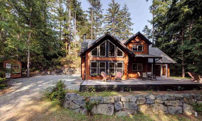 Madeira Park Maison | Cabine privée inspirée de la côte ouest dans les bois
