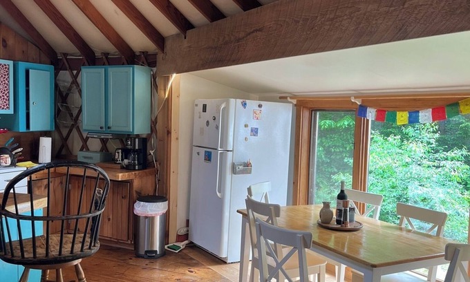 Center Conway Appartement | Private yurt complex near town