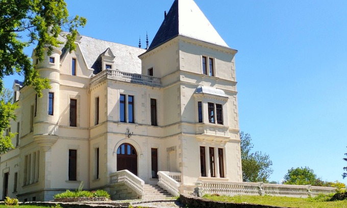 Chaptuzat Autre | Privatisez Château des Bérangers pour votre fête ou vos vacances !