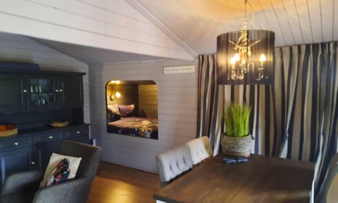 Hitzum Cabine | Prive Jacuzzi, Cows, Dairyfarm, Relaxing, Sleeping