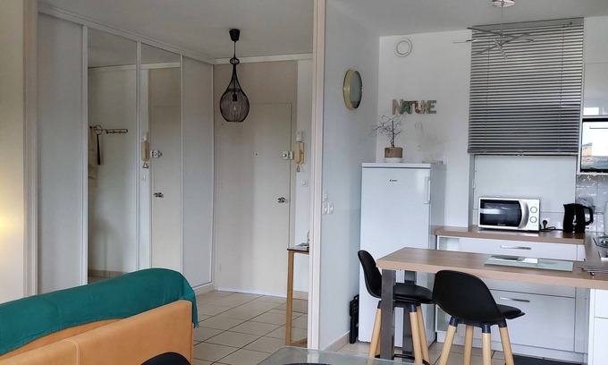 Sorbiers Appartement | Proche commodités. Parking + garage fermé inclus .résidence calme.