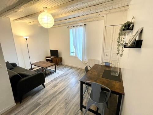 Montereau-Fault-Yonne Appartement | Proche Fontainebleau - Chez Christophe