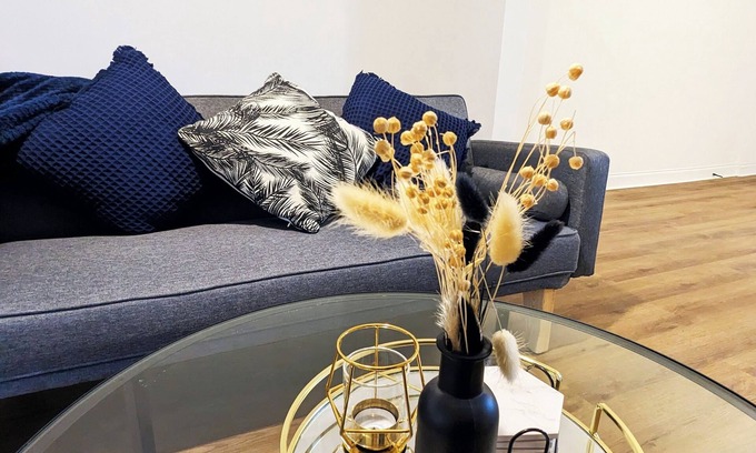 Halstead Maison | Professional 3 bed 1 bath house with private garden, free parking and WiFi