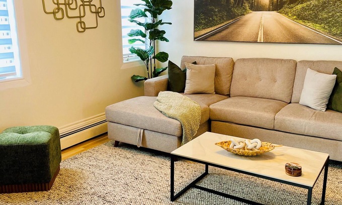 Kitchener Maison | Professionally Designed Suite + Free Parking