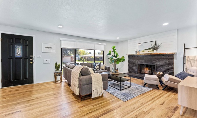 Boise Bench Maison | Professionally designed mid-century modern excellent location near BSU/Downtown